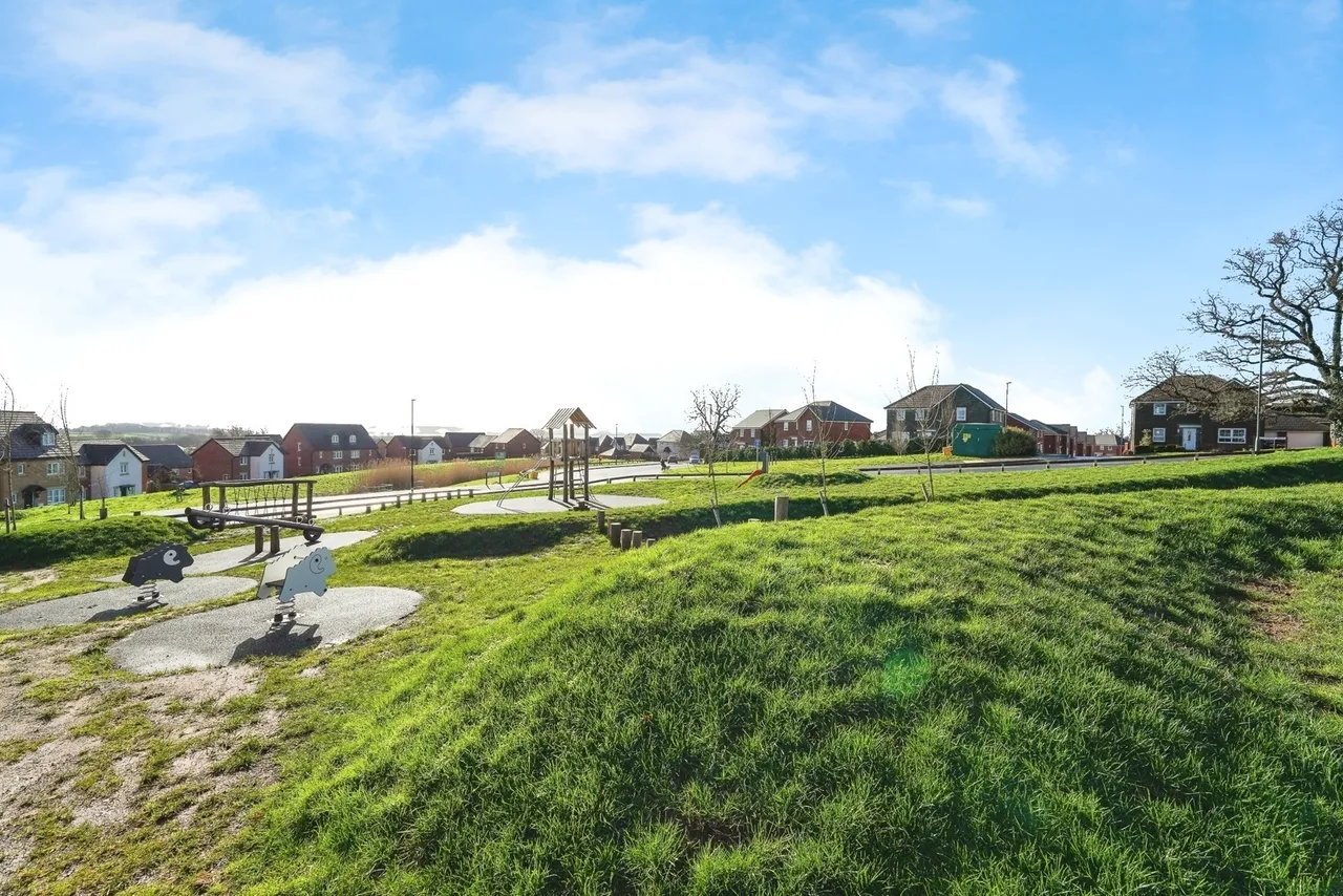 Cooke Way, Lydney, Gloucestershire, GL15, photo 2