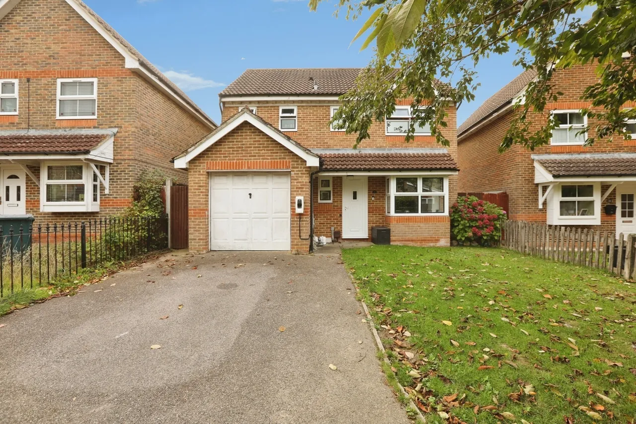 4 bed house for sale, Langstone Close, Maidenbower, RH10
