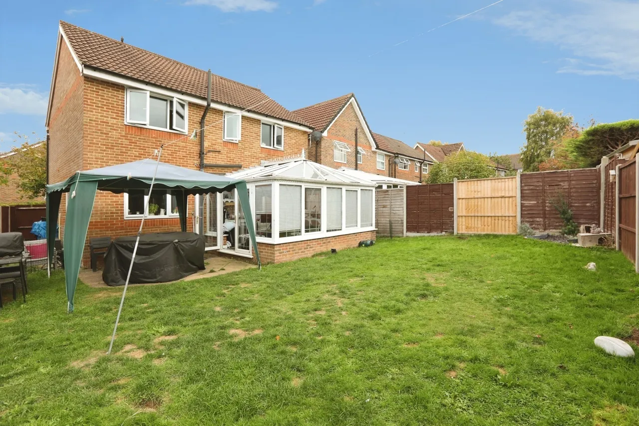 Langstone Close, Maidenbower, RH10, photo 13