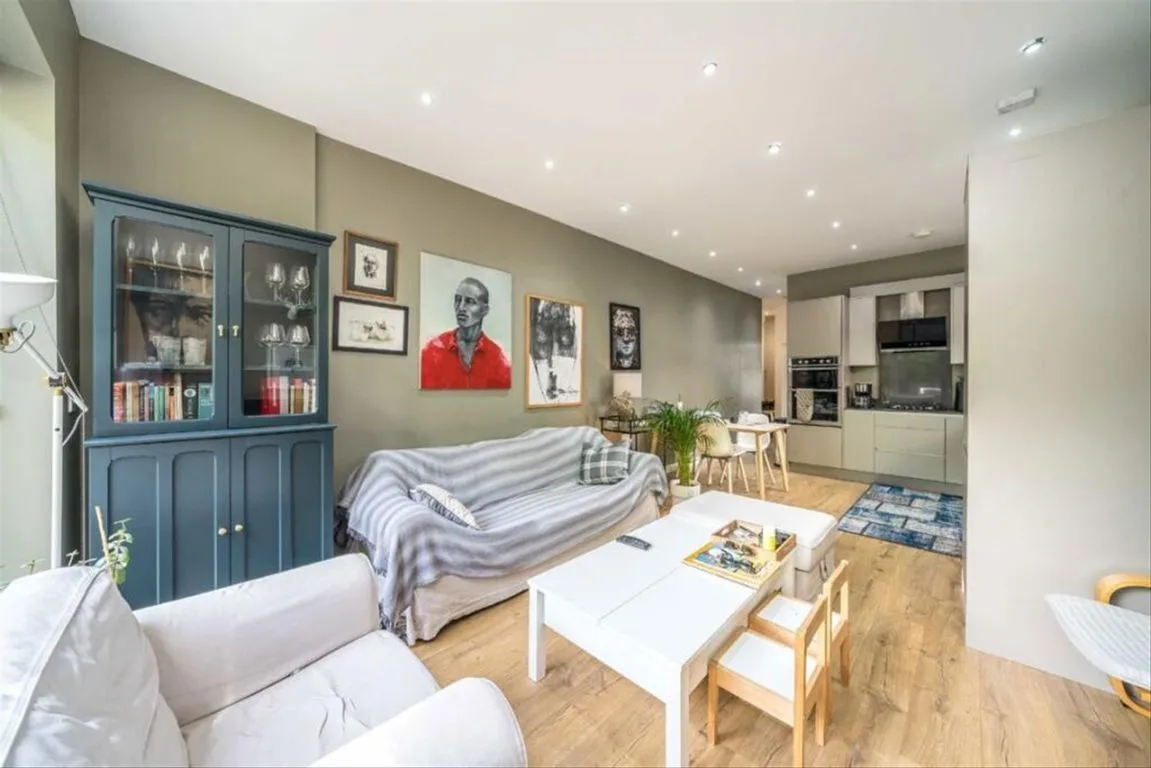 London Road, TW1, photo 2