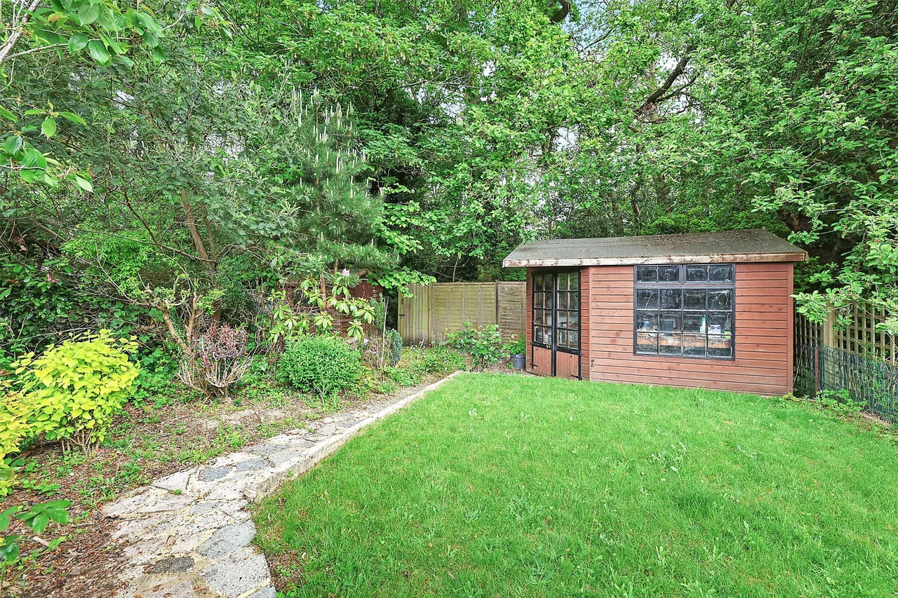 Chestnut Copse, Hurst Green, RH8, photo 13