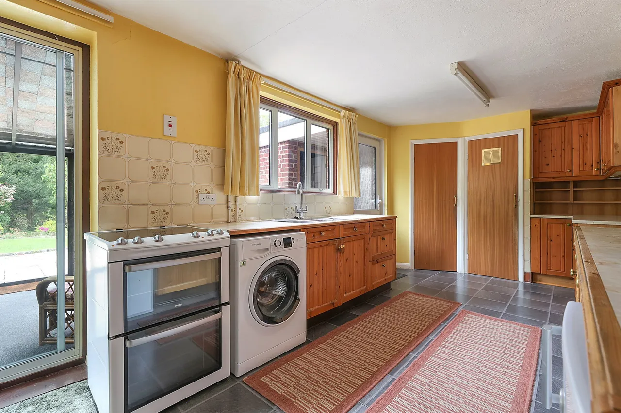 Chestnut Copse, Hurst Green, RH8, photo 5
