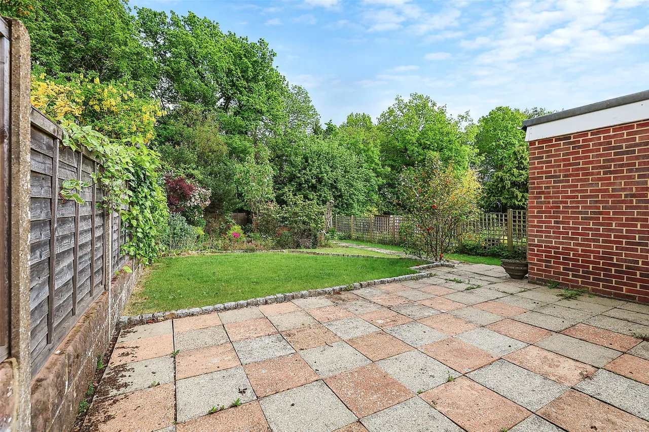 Chestnut Copse, Hurst Green, RH8, photo 11