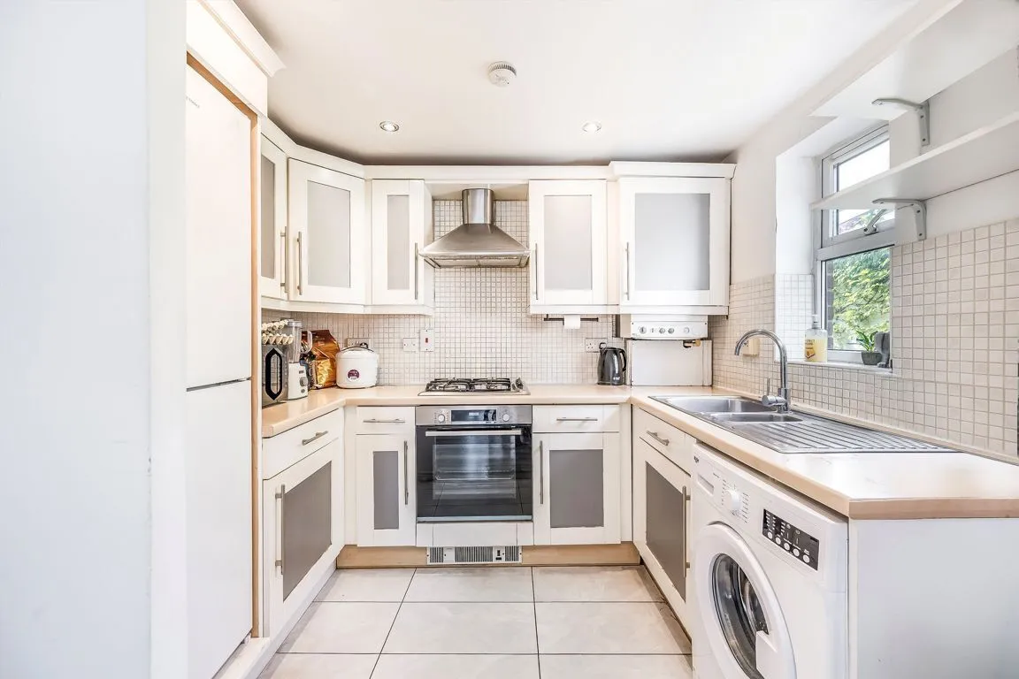 Amelia Close, W3, photo 2