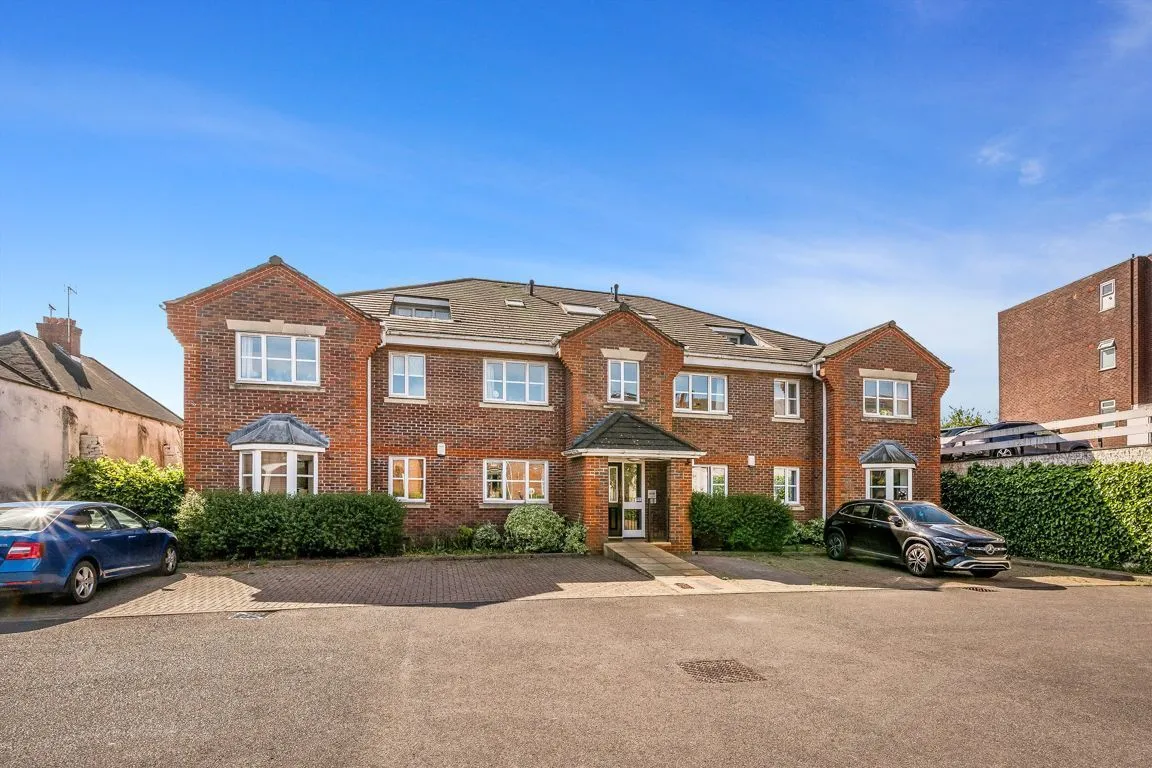 2 bed property for sale, Amelia Close, W3