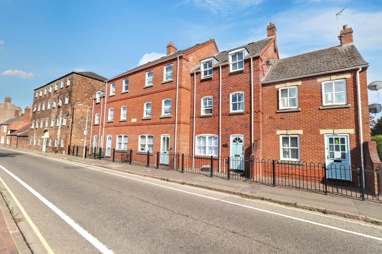 2 bed flat for sale — Abbey House, Spalding, PE11