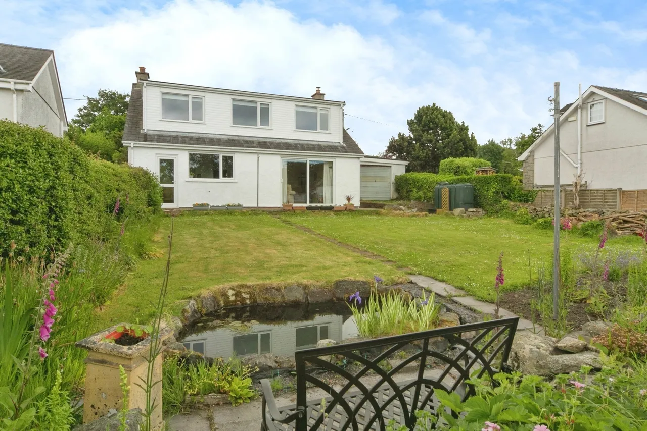 3 bed house for sale, Rhostryfan, Caernarfon, LL54