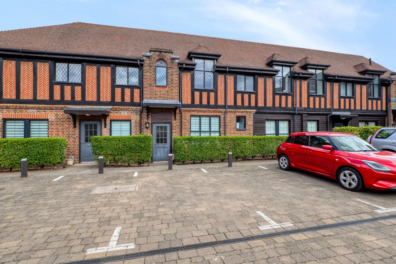 2 bed flat for sale, Killick Mews, Cheam, SM3