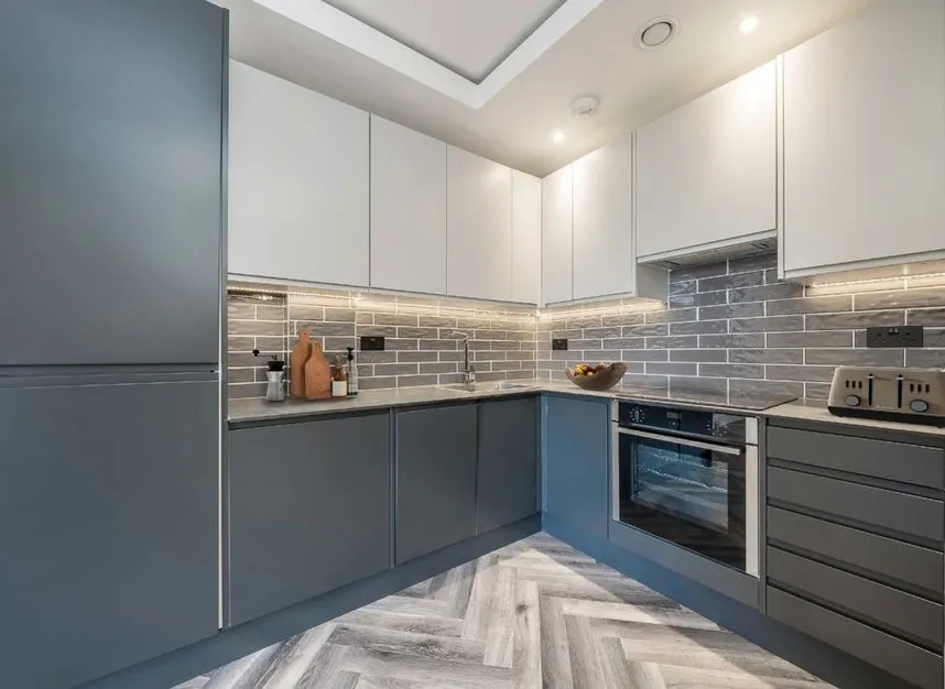Baker Street, Weybridge, KT13, photo 2