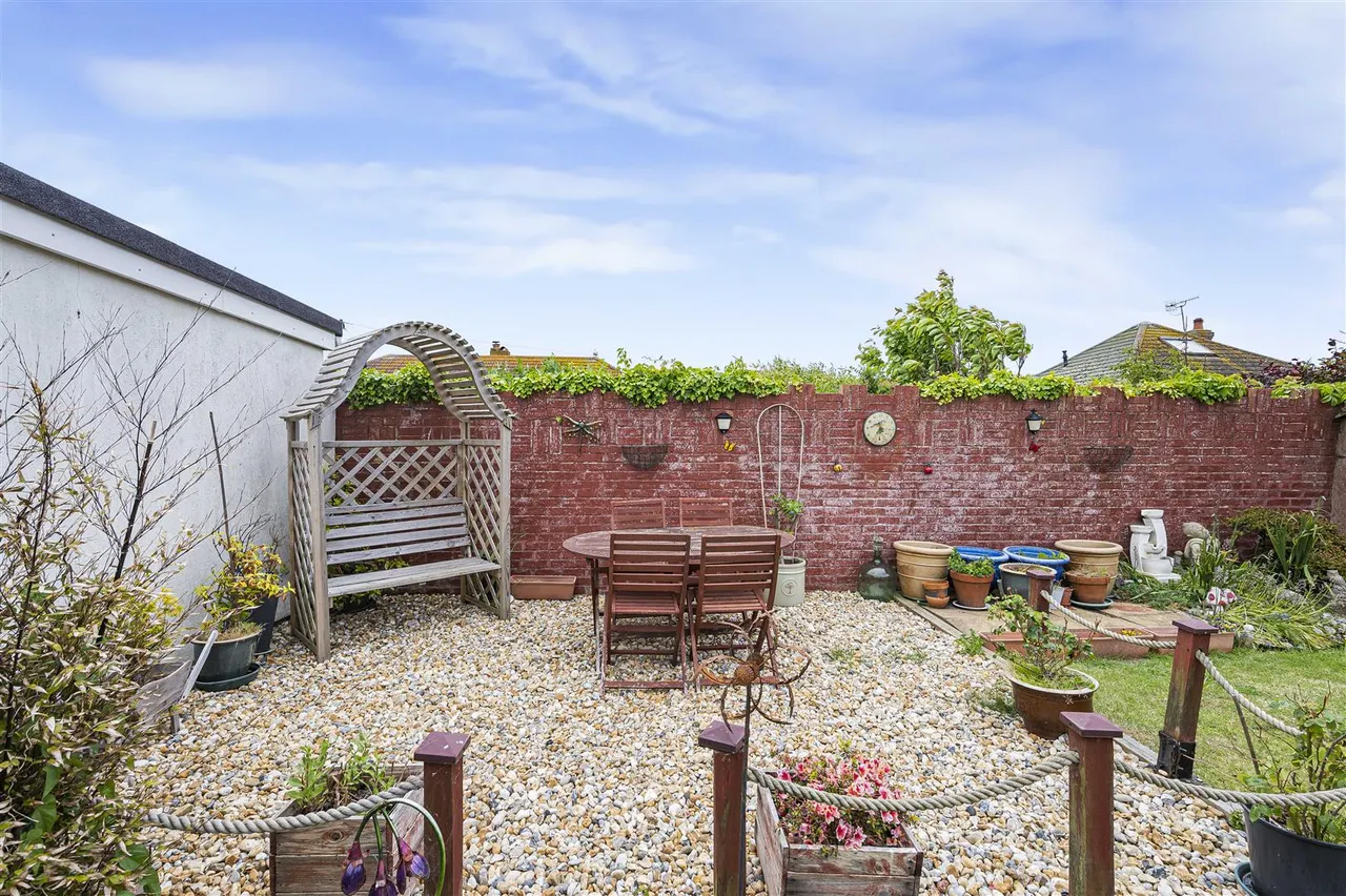Friars Avenue, Peacehaven, photo 9