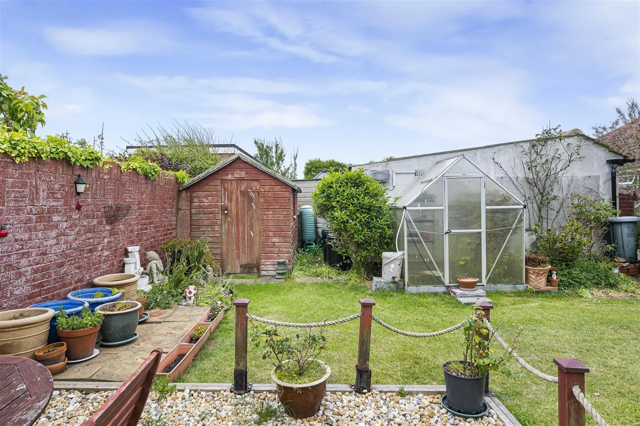 Friars Avenue, Peacehaven, photo 14