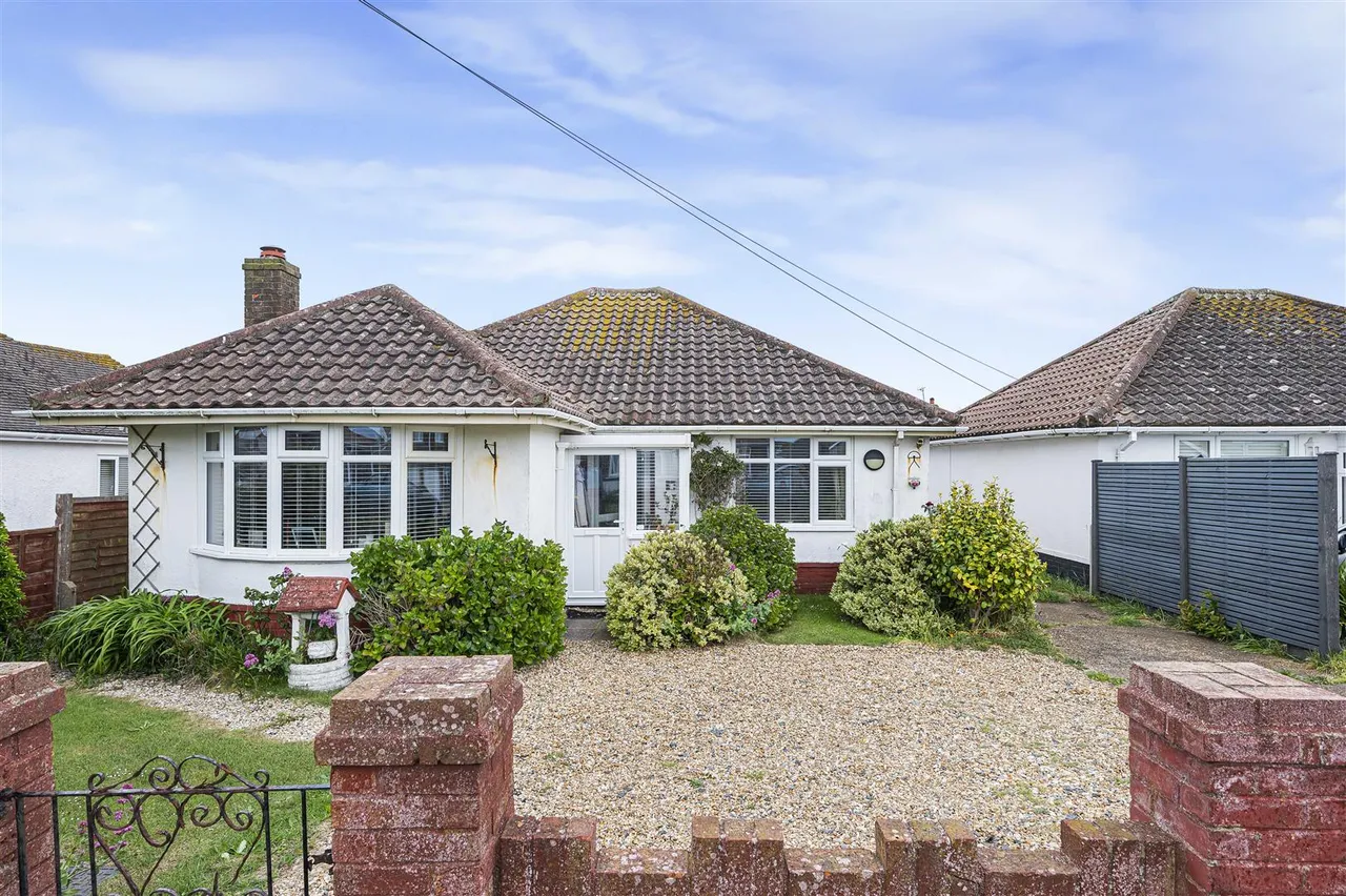 3 bed house for sale, Friars Avenue, Peacehaven