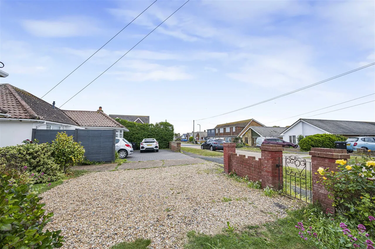 Friars Avenue, Peacehaven, photo 16