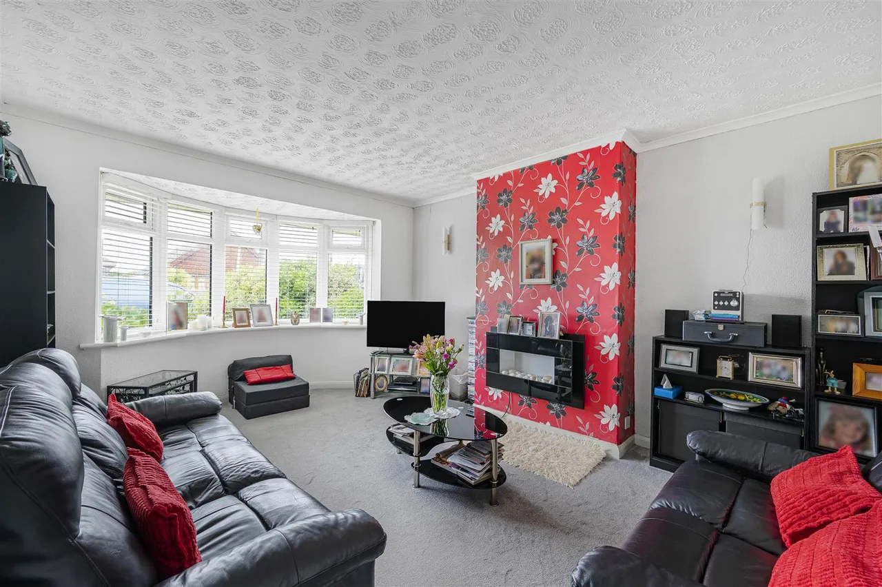 Friars Avenue, Peacehaven, photo 2