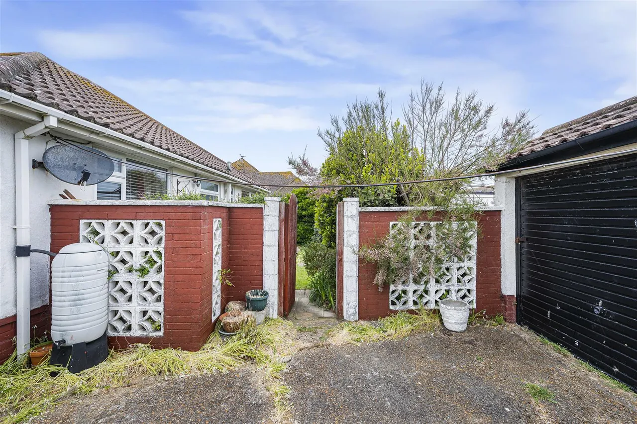 Friars Avenue, Peacehaven, photo 29