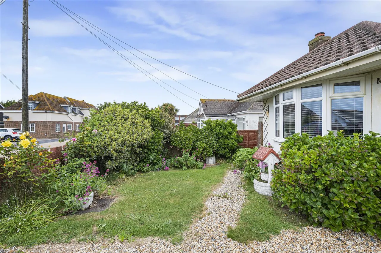 Friars Avenue, Peacehaven, photo 20