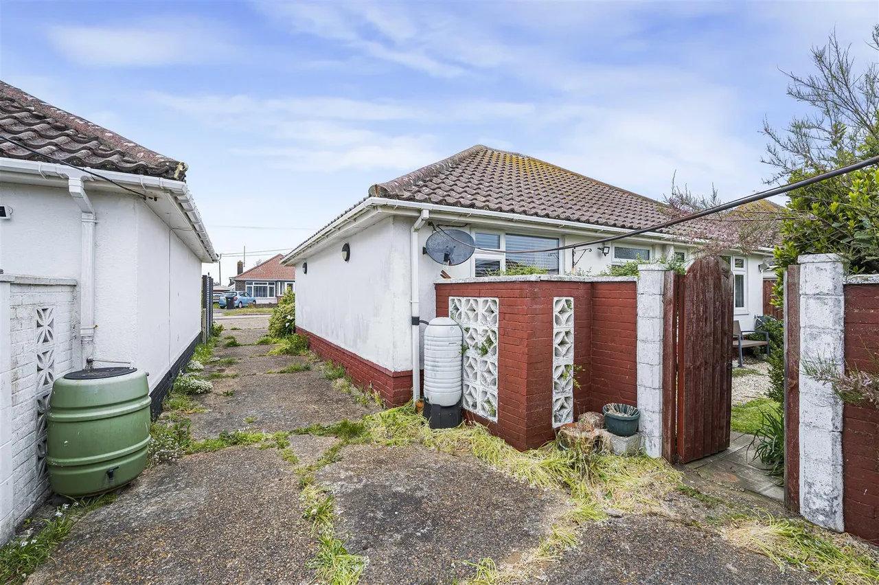 Friars Avenue, Peacehaven, photo 30