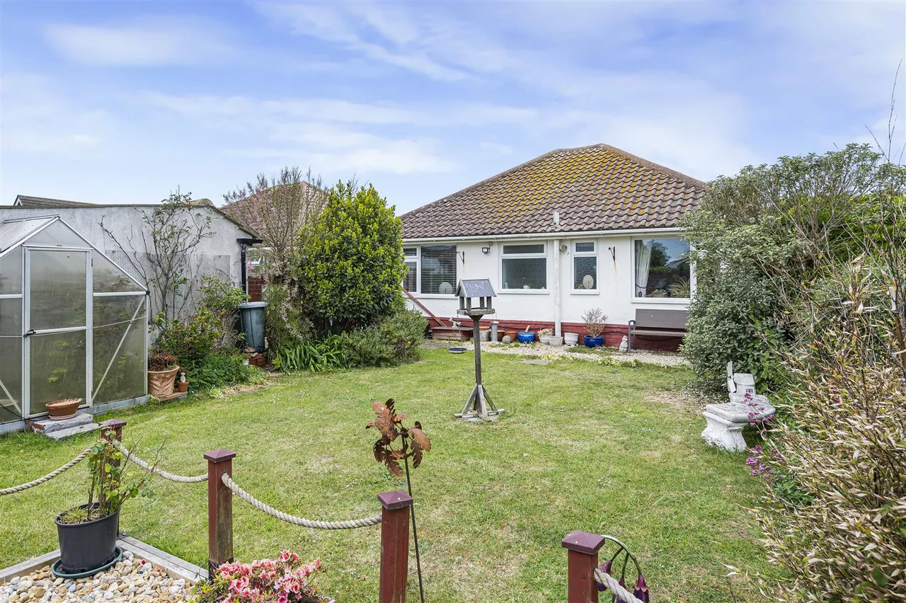 Friars Avenue, Peacehaven, photo 5