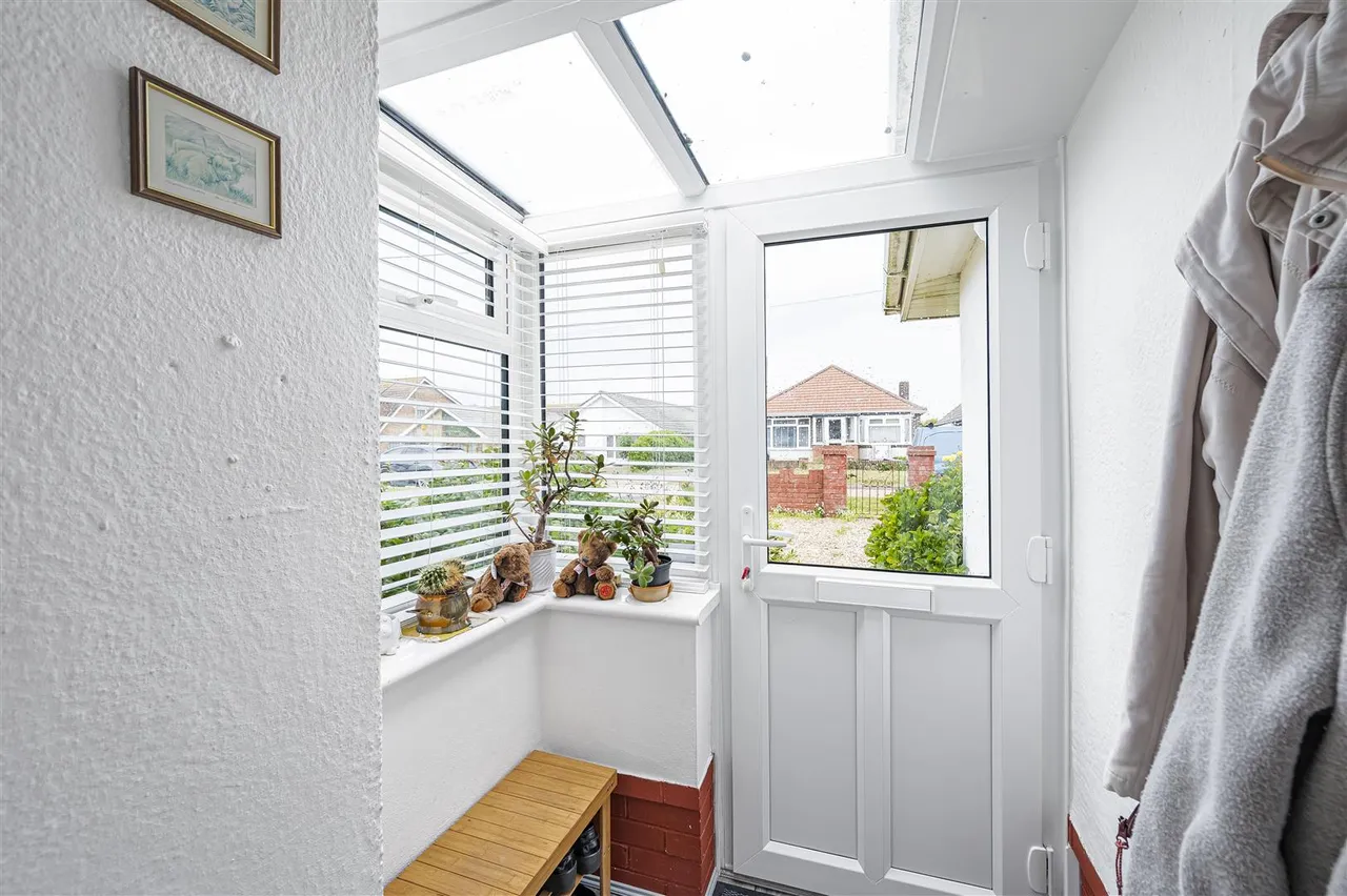 Friars Avenue, Peacehaven, photo 17