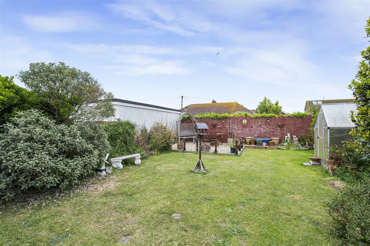 Friars Avenue, Peacehaven, photo 25