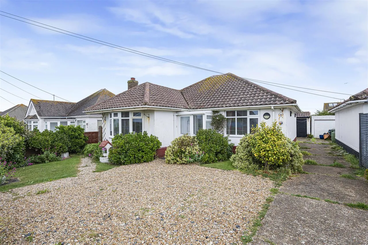 Friars Avenue, Peacehaven, photo 15