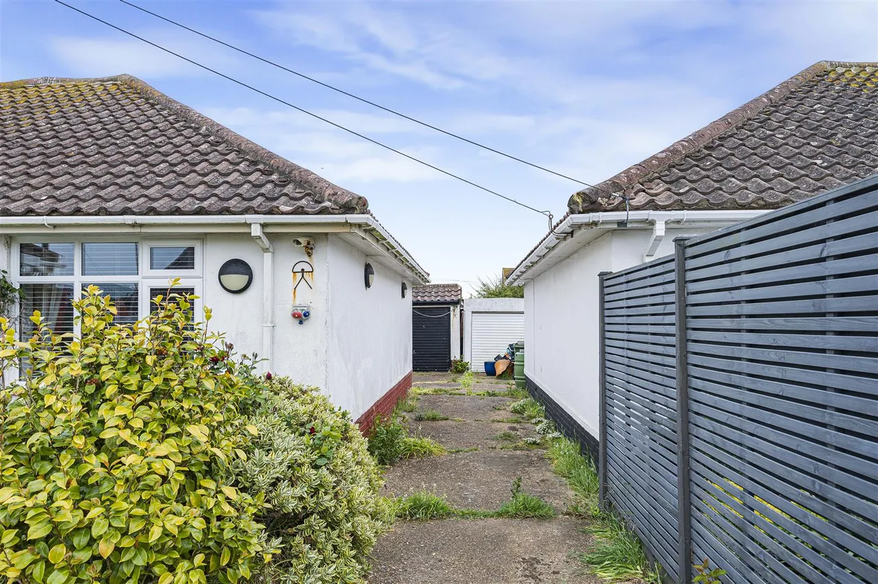 Friars Avenue, Peacehaven, photo 19