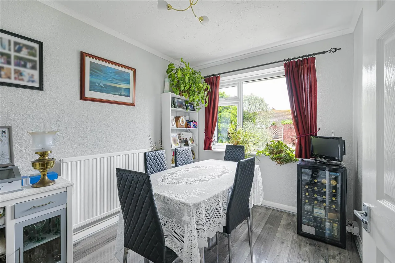 Friars Avenue, Peacehaven, photo 11