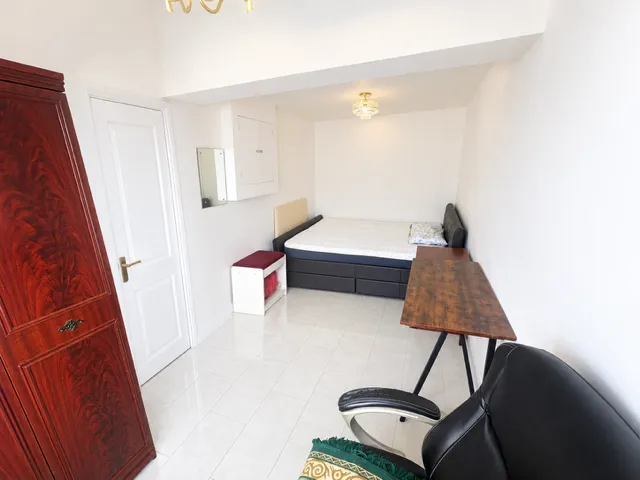 Petunia Crescent, Chelmsford, CM1, photo 4