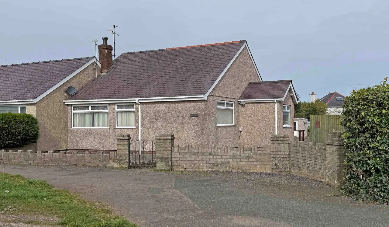 2 bed house for sale, Mountain View, Llanrug