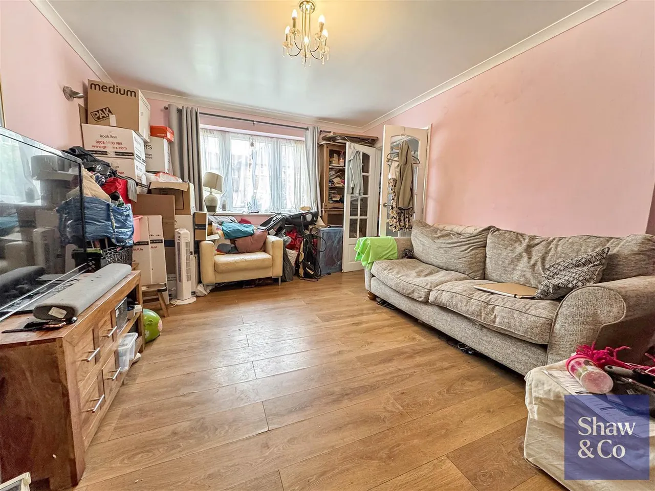 Sparrow Farm Drive, Feltham, photo 3