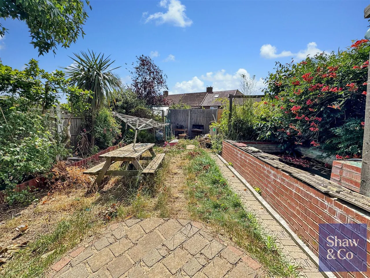 Sparrow Farm Drive, Feltham, photo 9
