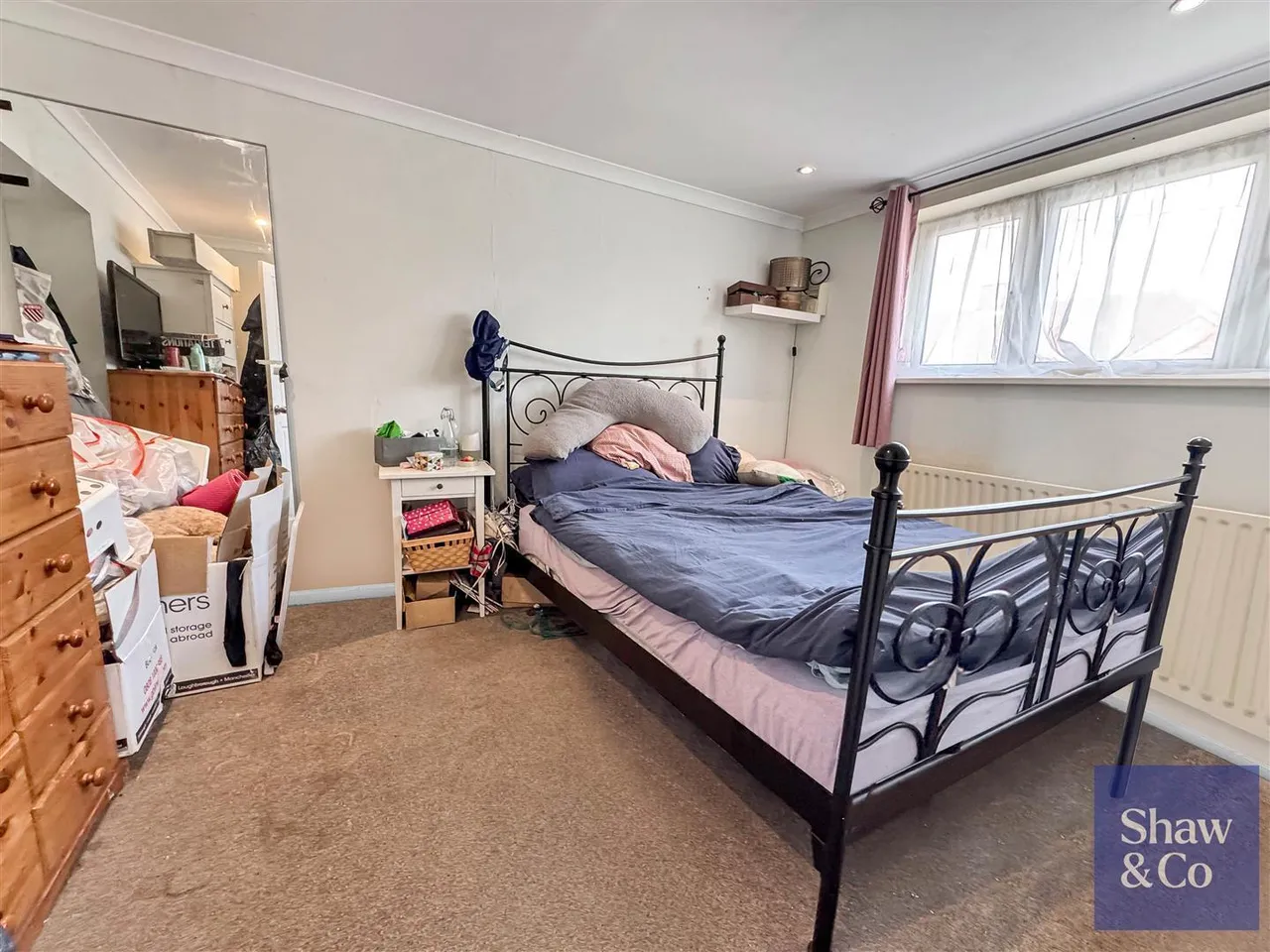 Sparrow Farm Drive, Feltham, photo 6