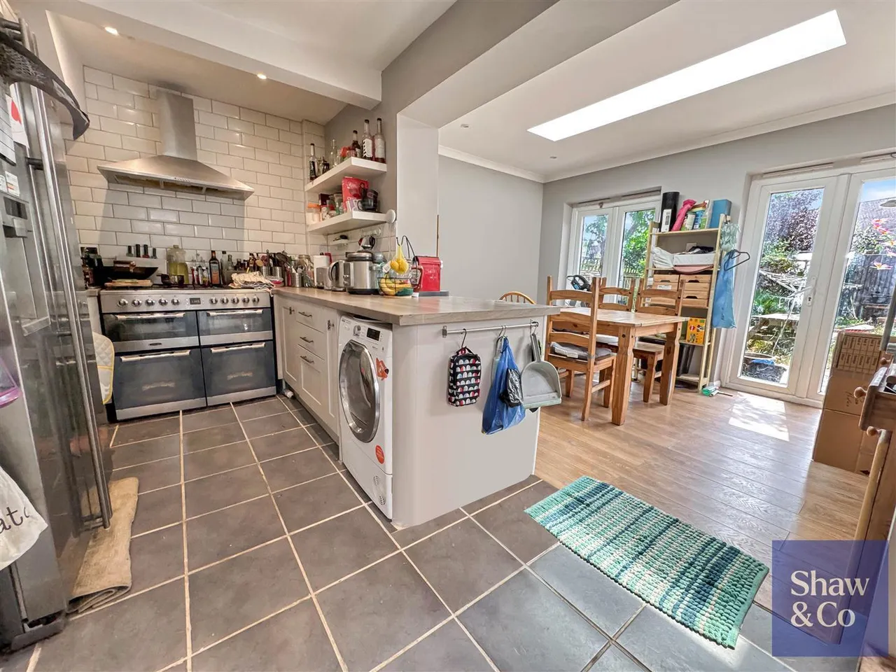 Sparrow Farm Drive, Feltham, photo 4