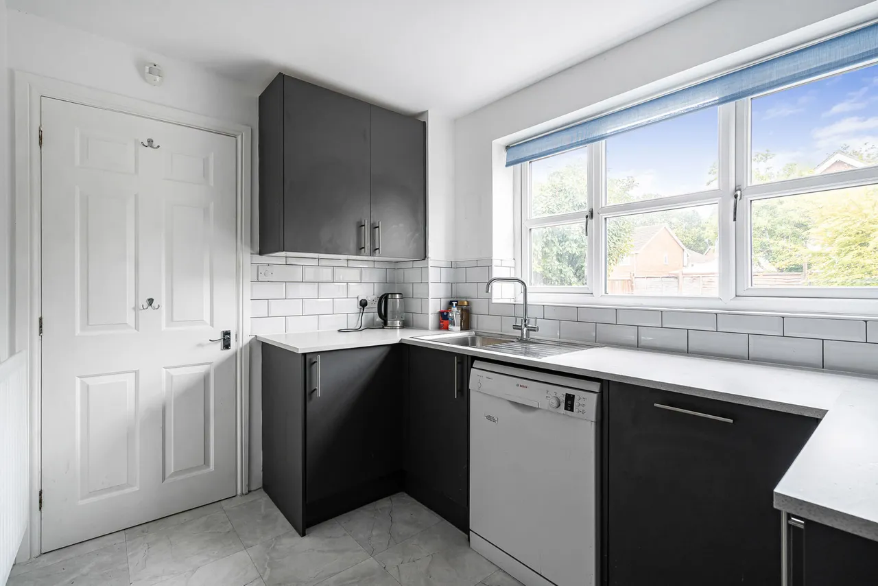Wyvern Close, Ash Vale, GU12, photo 13