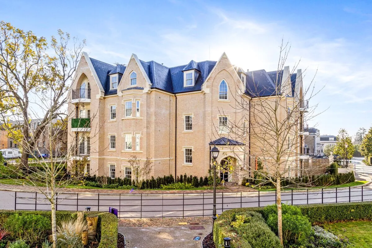2 bed flat for sale, The Percy, Cooper's Hill, TW20
