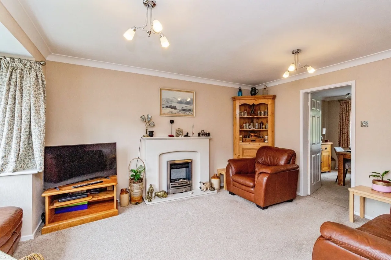 Leeses Close, Shawbirch, Telford TF5 0NN, photo 3