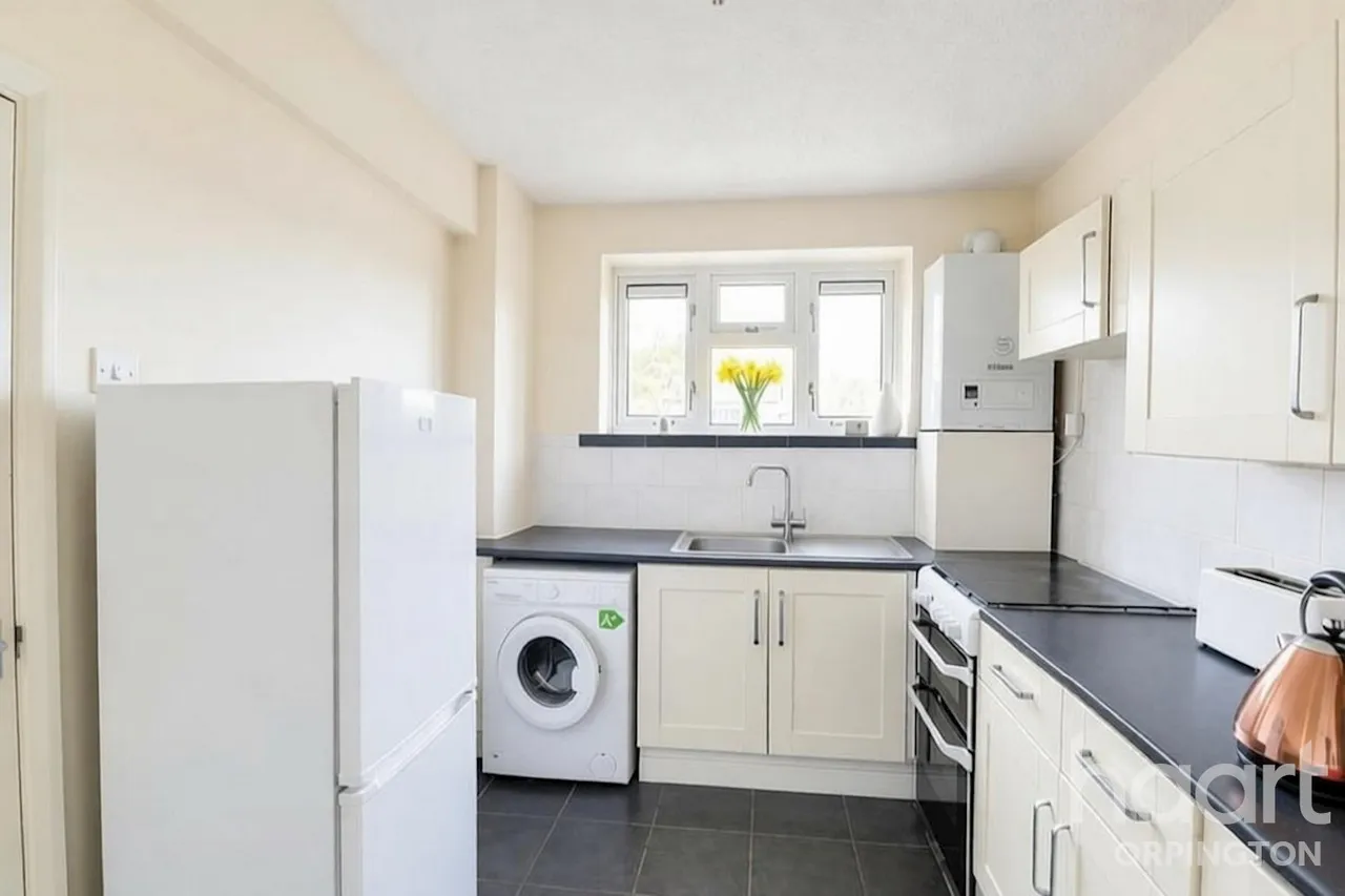 Mickleham Close, Orpington, BR5, photo 2