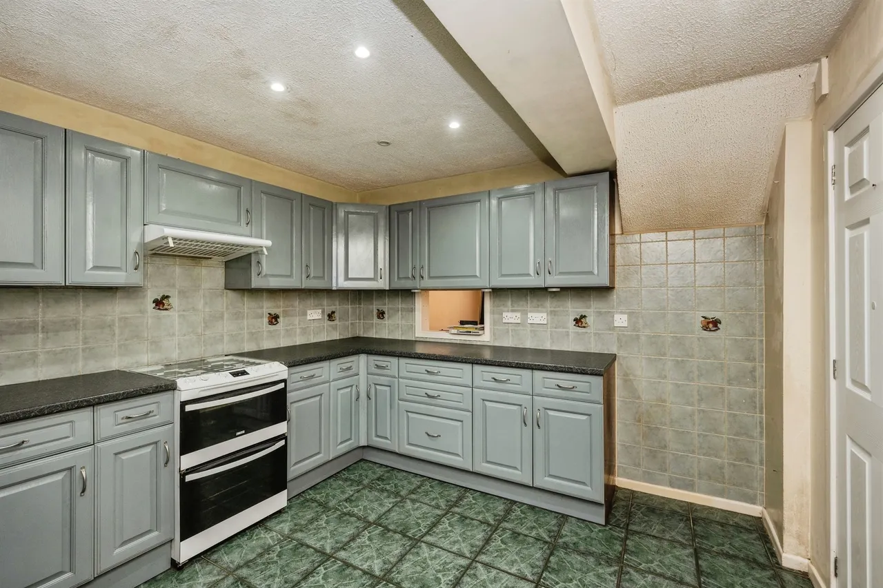 St Nicholas Close, Swansea, SA5, photo 21
