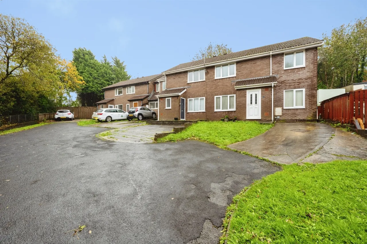 St Nicholas Close, Swansea, SA5, photo 2