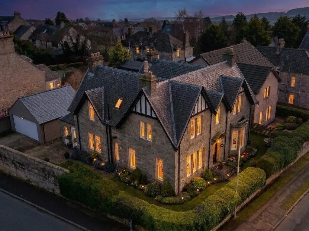5 bed house for sale, Young Street, Elgin