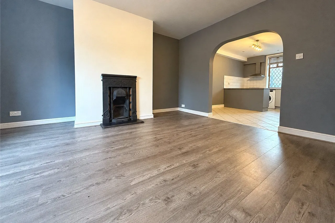 3 bed house for sale, Oldham Road, Buersil, OL16