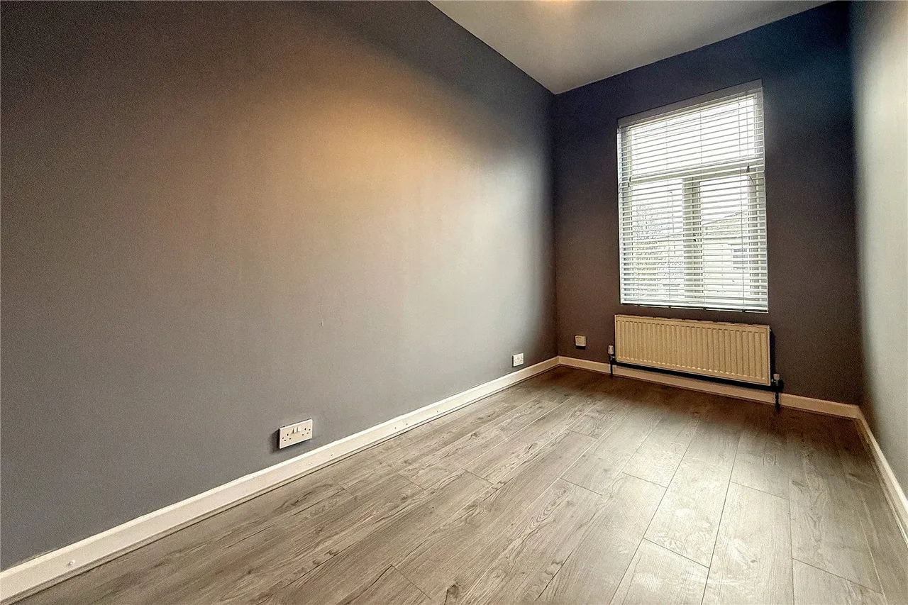 Oldham Road, Buersil, OL16, photo 8