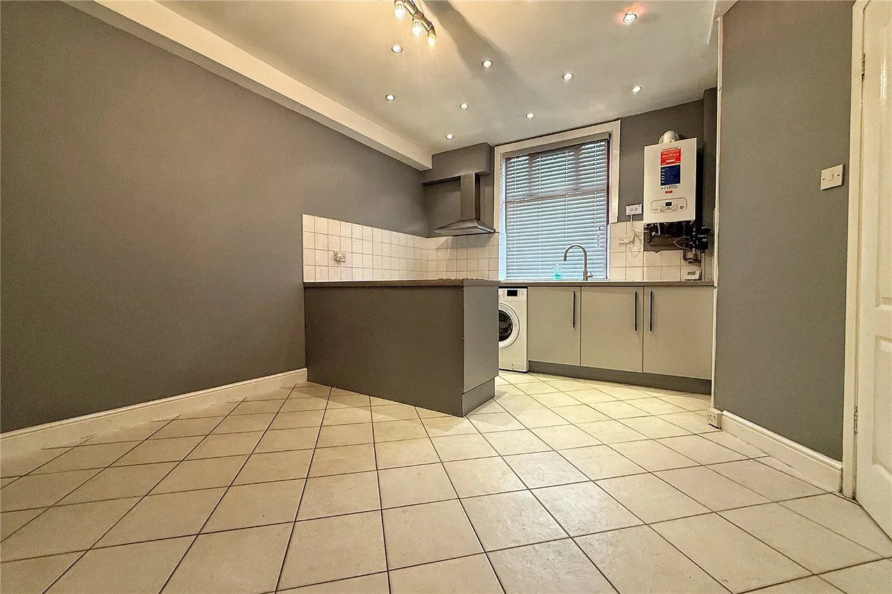 Oldham Road, Buersil, OL16, photo 9