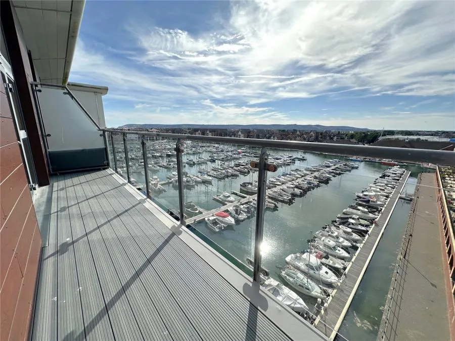 3 bed flat for sale, Midway Quay, Eastbourne, BN23