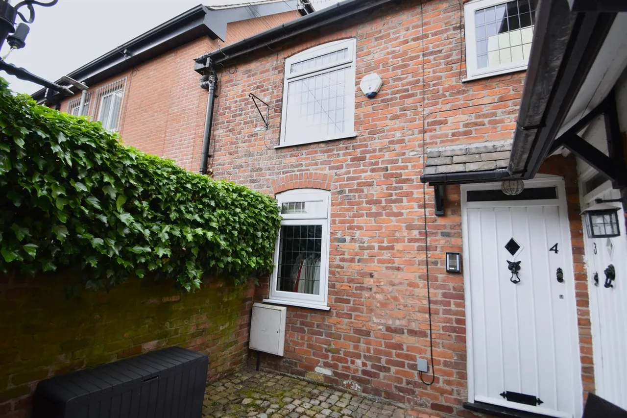 2 bed house for sale, Tyler Mews, Alderley Edge