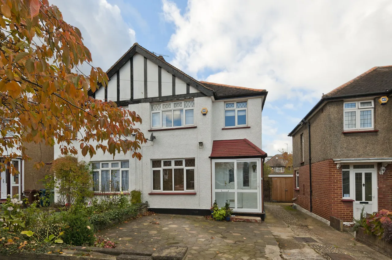 3 bed house to rent — 86 Welbeck Road, Harrow