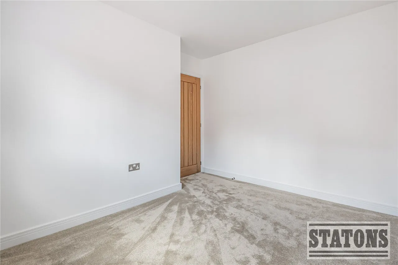 King George's Vale, Coronation Avenue, Cuffley, Potters Bar, EN6 4FH, photo 19