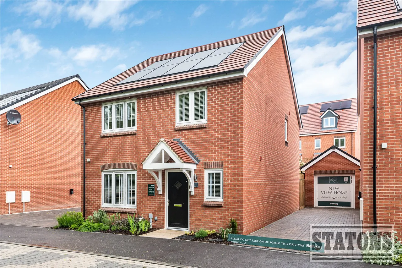 4 bed house for sale — King George's Vale, Coronation Avenue, Cuffley, Potters Bar, EN6 4FH
