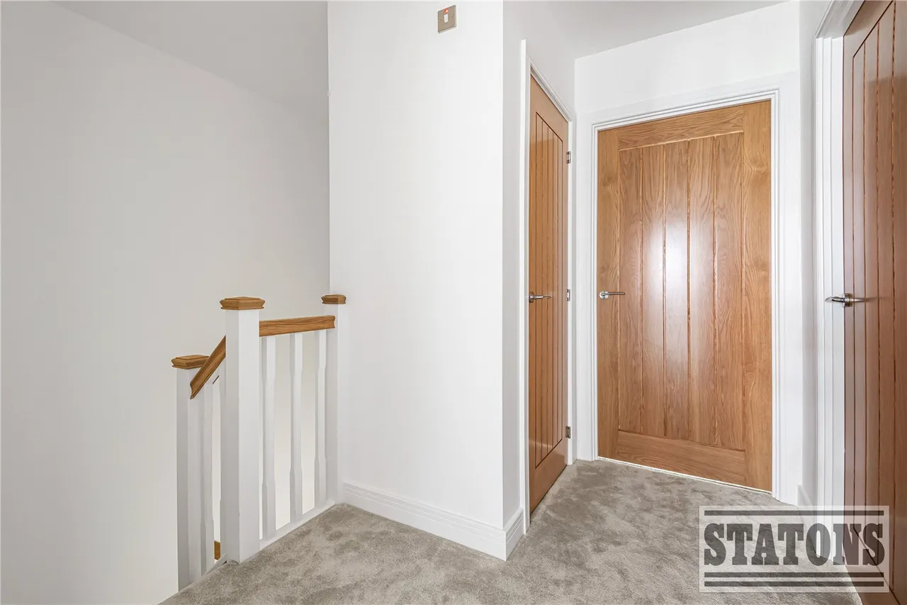 King George's Vale, Coronation Avenue, Cuffley, Potters Bar, EN6 4FH, photo 13