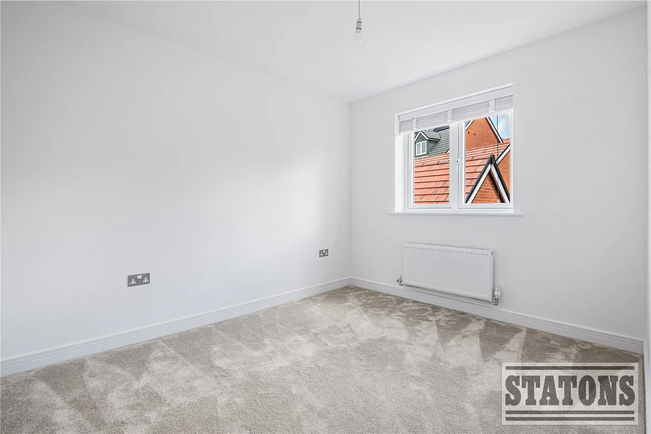 King George's Vale, Coronation Avenue, Cuffley, Potters Bar, EN6 4FH, photo 17